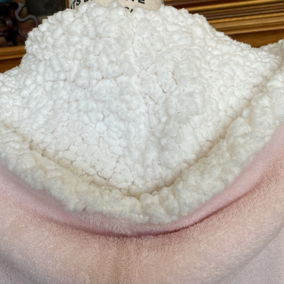 Soft plush above the knee length pink robe with hood and side pockets. - Picture 4 of 5